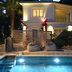 Paradisso Beach Villas *