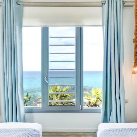 Paradisso Beach Villas *