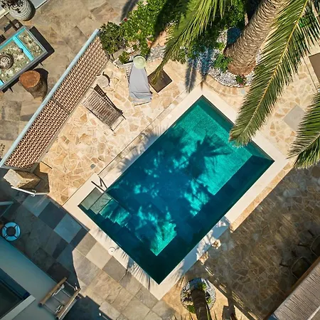 Paradisso Beach Villas *