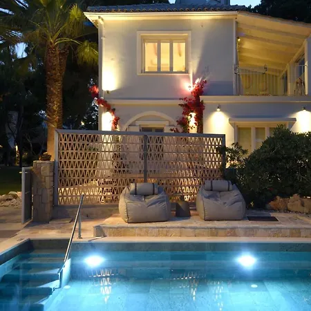 Paradisso Beach Villas *