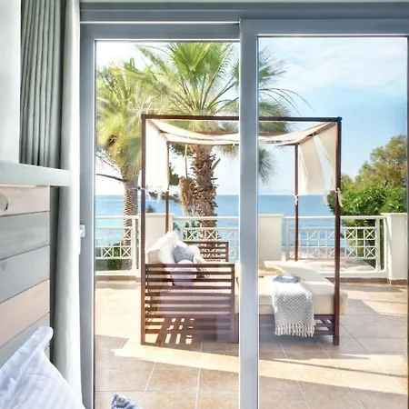 Paradisso Beach Villas *