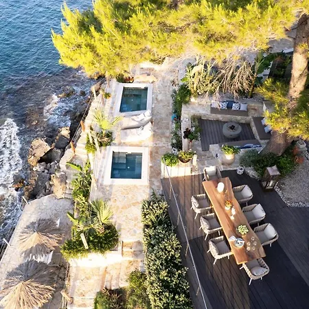 Paradisso Beach Villas *