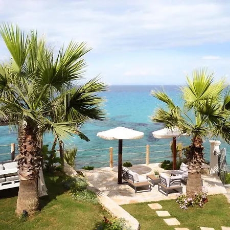 Paradisso Beach Villas *